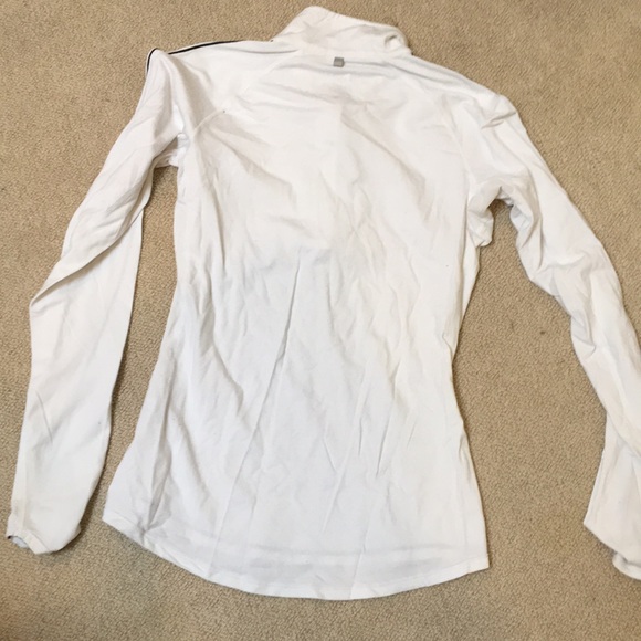 SOLD BUNDLE: Nike Tops - Picture 6 of 6